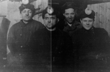 Czterech mężczyzn w strojach górników.