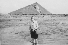 Mężczyzna na tle góry.