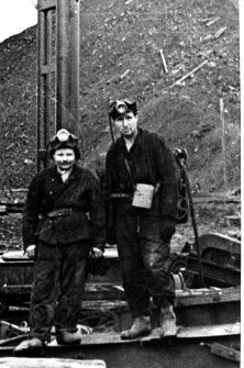 Dwaj górnicy: po prawej Witold Olszewski.