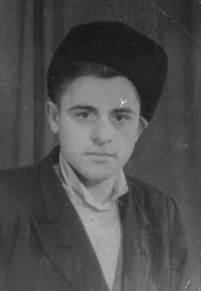 Piotr Karpowicz w czasie pobytu w łagrze - portret w futrzanej czapce.