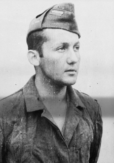 Władysław Swarcewicz - portret w mundurze i furażerce.