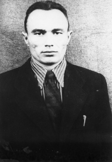 Henryk Kuczyński z Sopoćkiń, członek nowogródzkiej AK, więzień łagrów w Dżezkazganie, Kingirze, Nowoczunce i Czunie. Po zwolnieniu pozostał w ZSRR. Zdjęcie wykonane prawdopodobnie w latach 50-tych.