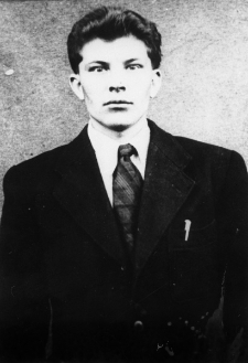 Bolesław Jackiewicz z okolic Sopoćkiń, więzień łagr&oacute;w, po zwolnieniu pozostał w ZSRR - zdjęcie portretowe.