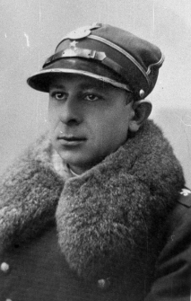 Jan Jakóbczyk, porucznik KOP, do wybuchu wojny mieszkał i pracował w Rokitnie pow. Sarny, woj. wołyńskie. Aresztowany w październiku 1940 r. przez NKWD, zamordowany.
