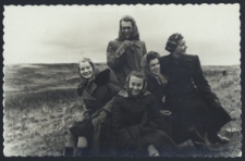 Siedzą od lewej: Barbara Dudycz, Anna Szyszko, Wanda Cejko, Maria Kwiatkowska, z tyłu Bronisława Kutiuk.