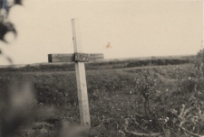 Samotny krzyż w tundrze.