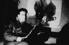 W ciemni fotograficznej Bernarda Grzywacza.