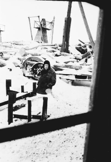 Bernard Grzywacz na placu drzewnym kopalni nr 1.