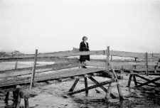 Anna Szyszko na moście nad rzeką Workutą.