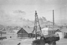 Baraki przylegające do elektrowni i kopalni nr 1 "Kapitalnaja", fotografia wykonana od strony kopalni nr 9-10.