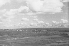 Fragment panoramy Workuty. Za rzeką widoczny obóz przy kopalni nr 8 "Rudnik". Jego część była przeznaczona na obóz przesyłowy, z którego rozsyłano więźniów po całej republice Komi.