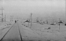 Z prawej strony zabudowania kopalni nr 1 "Kapitalnaja".