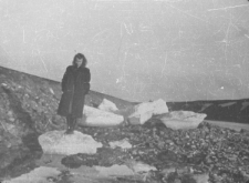Anna Szyszko wśród brył lodu z rzeki Workuty.