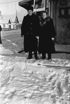 Polacy zwolnieni z łagrów na ulicy w Workucie.