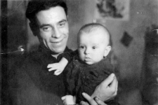 Antoni Marcinkiewicz, były więzień łagrów, z synem Jana Micko.