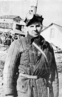 Franciszek Obuchowski, więzień łagrów, w ekwipunku górnika. Zdjęcie wykonane w 1955 lub 1956 roku.
