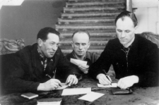 Punkt zborny w chabarowskim hotelu, z prawej Jan Łopaciński w środku Edward Kaźmierczak.