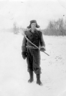 Jan Łopaciński na zesłaniu, podczas polowania w tajdze.