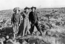 Więźniowie łagru, robotnicy kopalni "Miedwieżyj Ruczaj". Z prawej stoi Józef Ragiń.