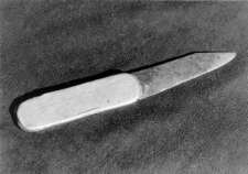 Nóż wykonany przez więźniów obozu.