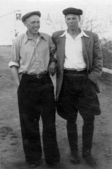 Więźniowie łagru, pierwszy od lewej Eugeniusz Nadziejko.