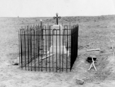 Nagrobek na mogile Polaków zmarłych podczas uwięzienia w łagrach.