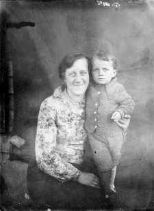 Maria Połom z synem Mieczysławem.