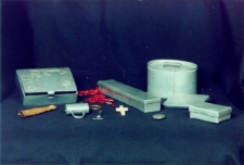 Pamiątki z aluminium i jałowca (cygarniczka), wykonane w obozie-łagrze koło Swierdłowska oraz w Jogle.