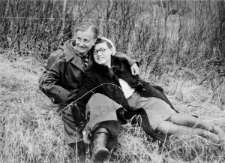 Na zesłaniu. Dwie kobiety w plenerze. Jadwiga Borodziuk (siedzi) i Marta Rybicka w Krasnojarskim Kraju.