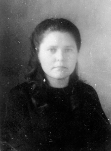 Anna Jurkanis w czasie wędrówki "za mężem" po jego obozach.