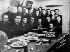Wigilia zesłańców, pierwszy z lewej siedzi Tadeusz Dziemidok.