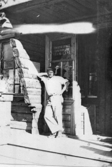 Ryszard Nowacki z Warszawy, aresztowany za przewóz żydowskich listów z Warszawy do Wilna, na zdjęciu po odbyciu kary 15 lat uwięzienia w łagrze.