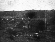 Widok osady, w kt&oacute;rej mieszkali deportowani Polacy.