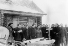 Dawny OŁP-2. Pogrzeb byłego więźnia łagru.