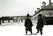 Edmund i Tadeusz Weberowie, synowie Natalii i Edmunda Weberów, piewsze polskie dzieci urodzone na Workucie.