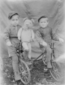 Synowie Czesławy Dziemirów.
