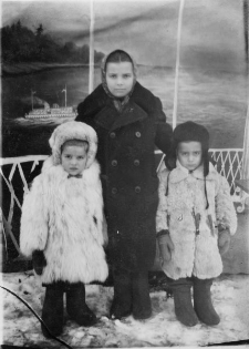 Synowie Czesławy Dziemirów i Bożenka Konarzewska.