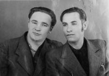 Z prawej N.I. Demarew, kierownik techniczny bazy w Bułtusuku.