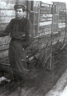 Kopalnia nr 40, Michał Milewski koło narzędziowni.