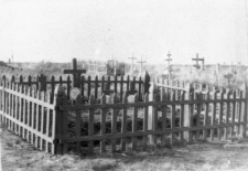Cmentarz przy kopalni nr 40, mogiła Jeremiego Odyńskiego i Jana Preuznera zastrzelonych za próbę ucieczki z łagru.