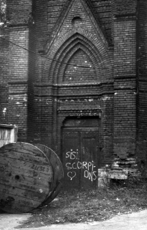 Kości&oacute;ł katolicki przy ul. Małej Gruzińskiej zamieniony na magazyn.