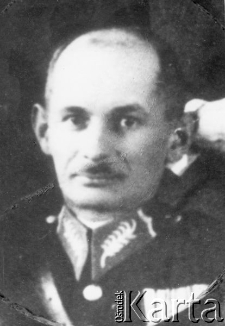 Jan Bronisław Nowicki, podkomisarz Policji Państwowej, aresztowany przez NKWD w Równem. Portret w mundurze.