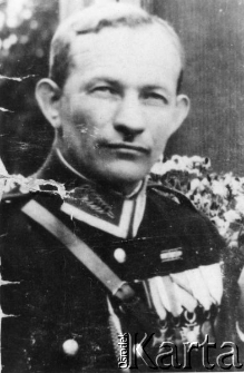 Funkcjonariusz Policji Państwowej Jan Dominiak w mundurze.