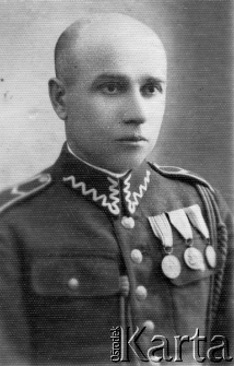 Tomasz Chmiel w mundurze, zdjęcie legitymacyjne.