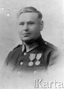 Marian Zmora, ur. 1891, aresztowany 10.04.1940 we Lwowie przez NKWD, zaginął bez wieści; w 1994 roku informację o jego śmierci odnaleziono na liście Polaków pomordowanych na Ukrainie.