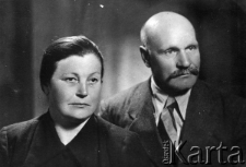 Stanisław Mackiewicz z żoną; fotografia portretowa.