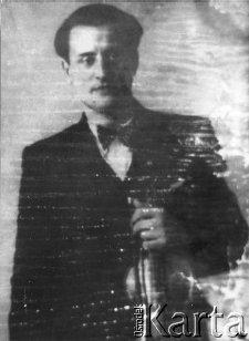 Reprodukcja zdjęcia ofiarowanego Janowi Mudrykowi przez profesora Zigari z Włoch, profesora konserwatorium muzycznego, będącego wraz z nim w obozie pracy w Magadanie. Jan Mudryk zmarł w 1973.