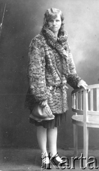 Młoda kobieta w futrze - Ksenia Wygnaniec, ur. w 1902, zaginęła.