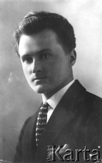 Stefan Teodor Poradowski, ur. 11.11.1901 w Opatowie, nauczyciel. Aresztowany 17.10.1939 w Różanymstoku, zaginął bez wieści.