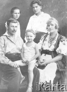 Władysław Osielski (syn Karola i Kleopatry z Tisów), zaginął, obok jego żona Marianna Parzycka-Osielska (córka Rocha i Franciszki z Wróblów) oraz ich dzieci.